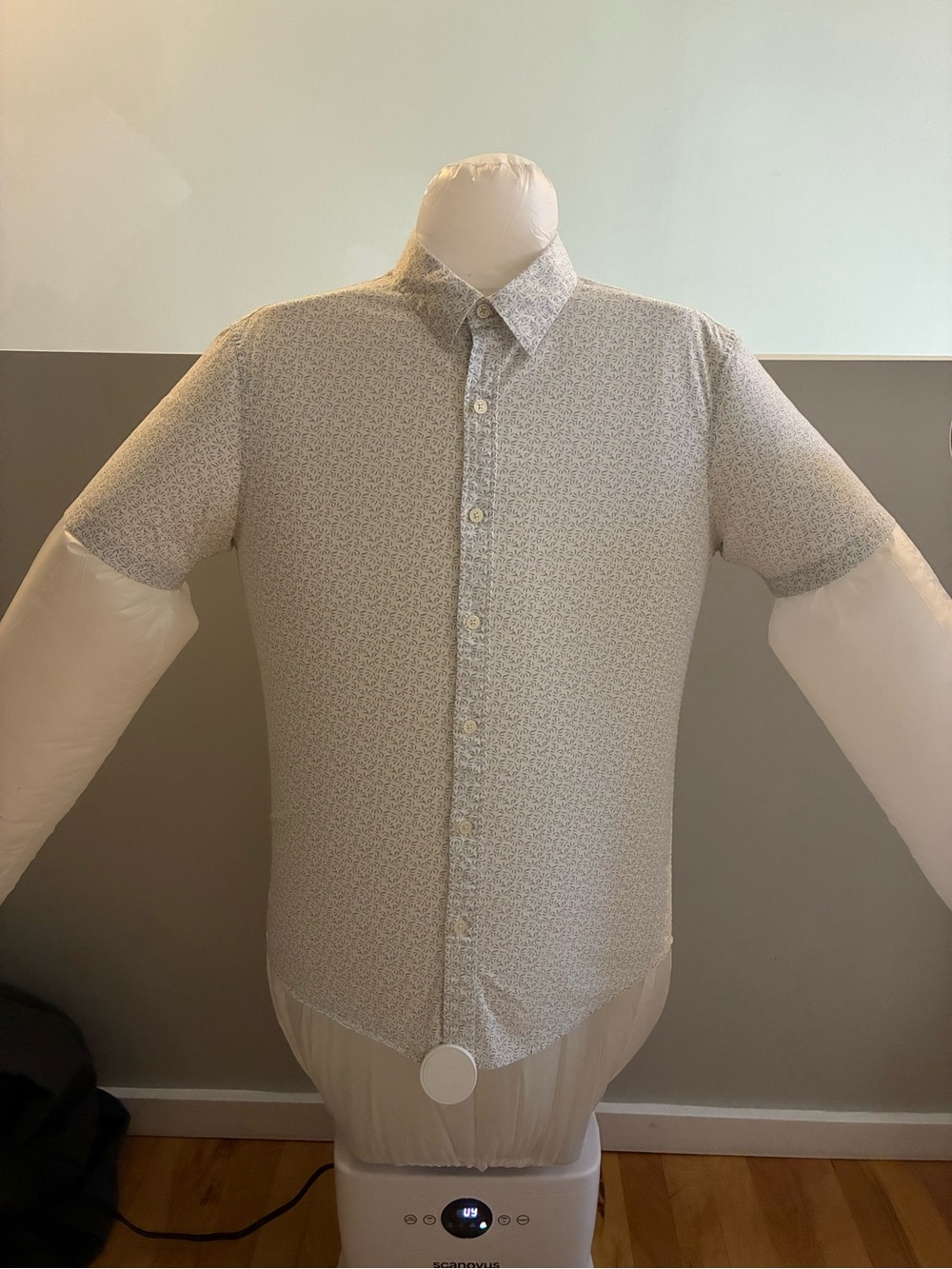 Michael Kors Men’s Slim Fit Short Sleeve Button Down Shirt White Print L